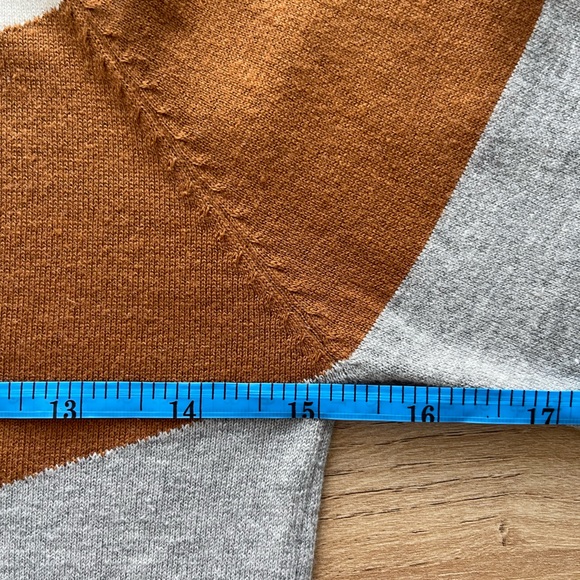 ROOLEE color block lightweight sweater - Size M - Picture 11 of 16